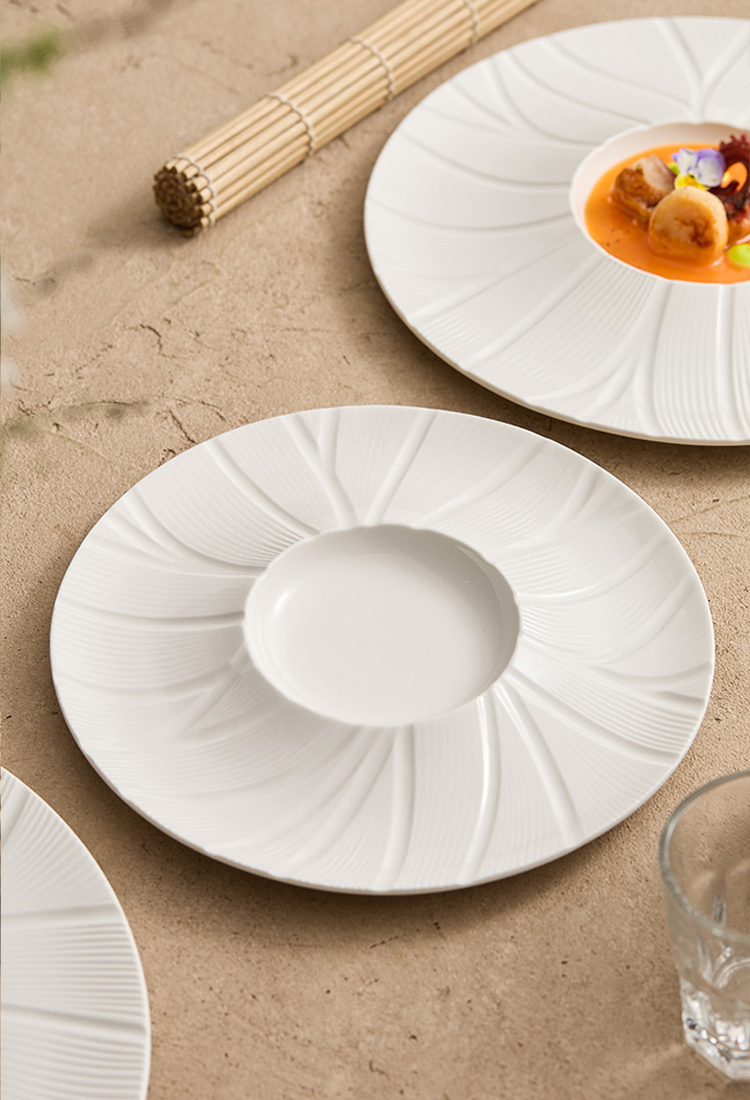 GOSEUNG handcrafted plate expressing timeless quiet luxury.