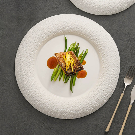 GOSEUNG matte pebble-edge porcelain plate with minimalist texture and round form.