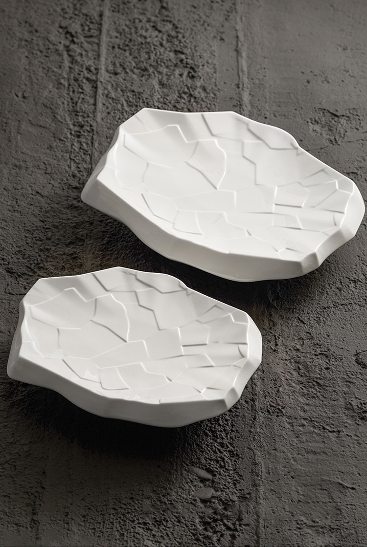 GOSEUNG sculptural dinner plate for chef plating presentation.