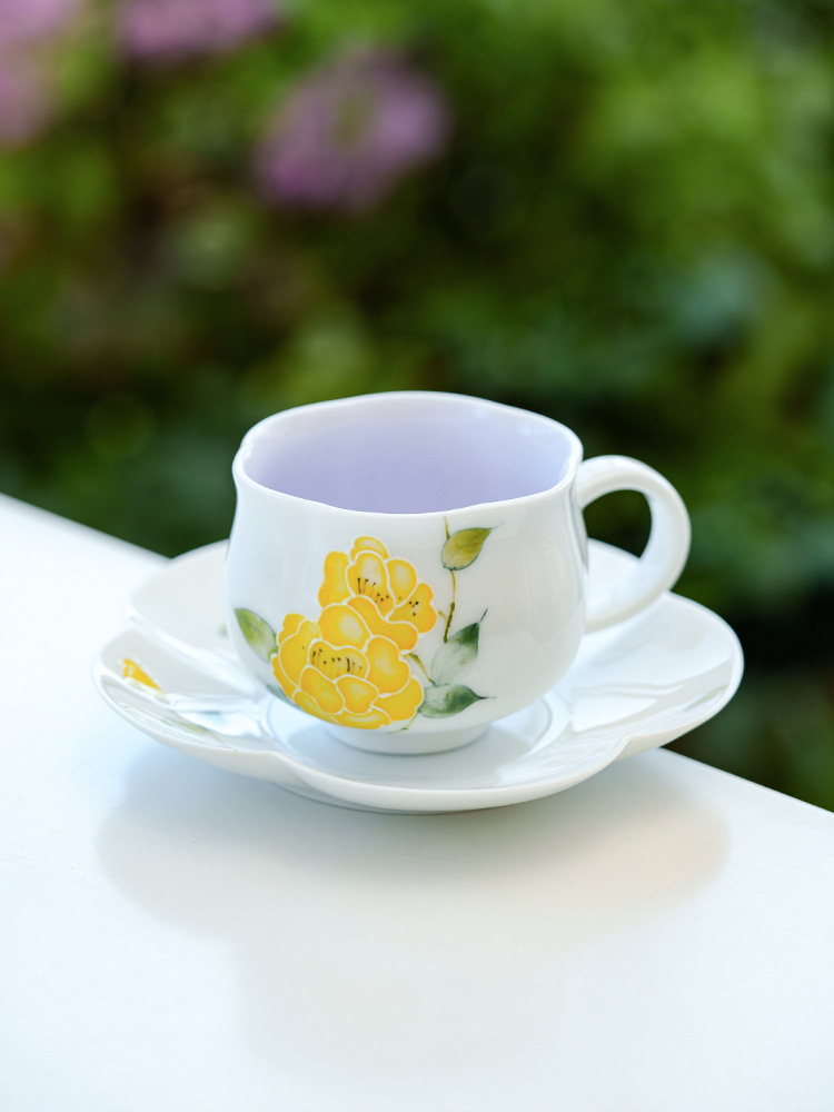 Gift box floral porcelain cup set for tea lovers