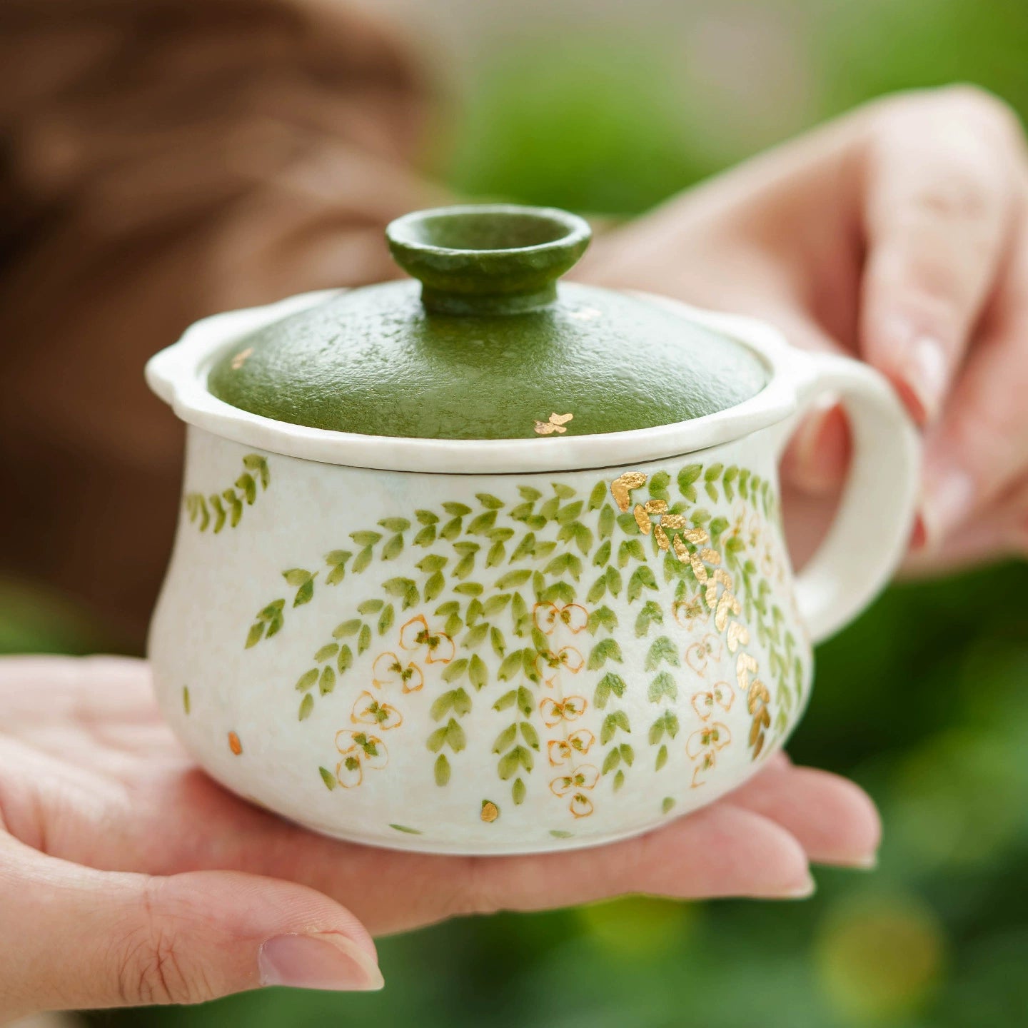 Hand-painted ceramic tea cup set displayed with illustrated gift box