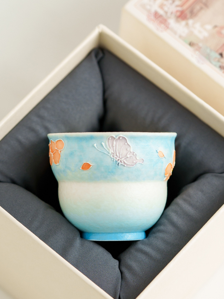 Handcrafted ceramic cup suitable for oolong and white tea