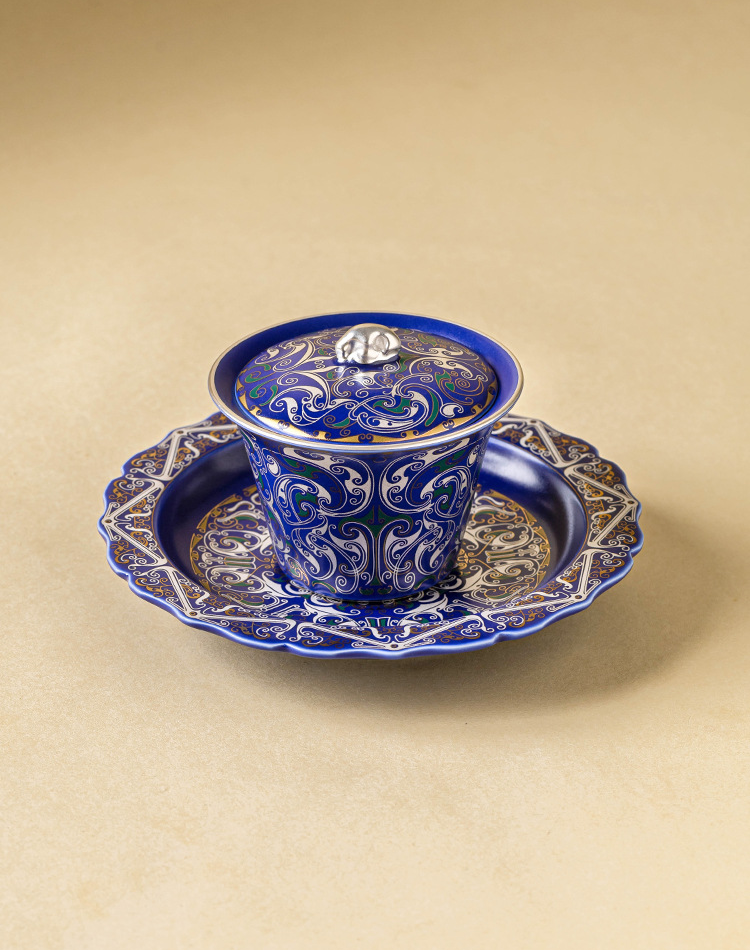 Handcrafted imperial blue gaiwan symbolizing grace and serenity