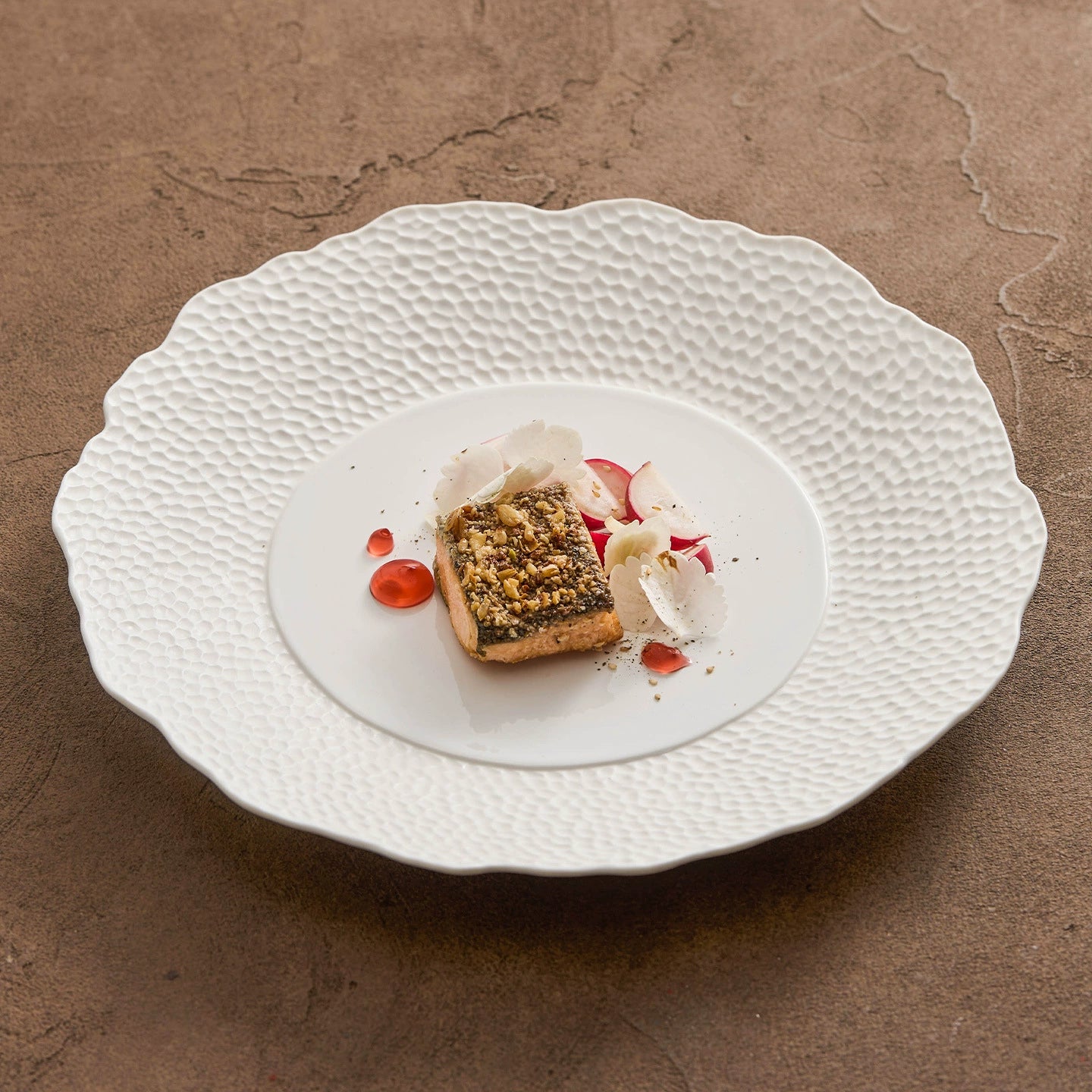 Heat resistant ceramic plate for gourmet food presentation