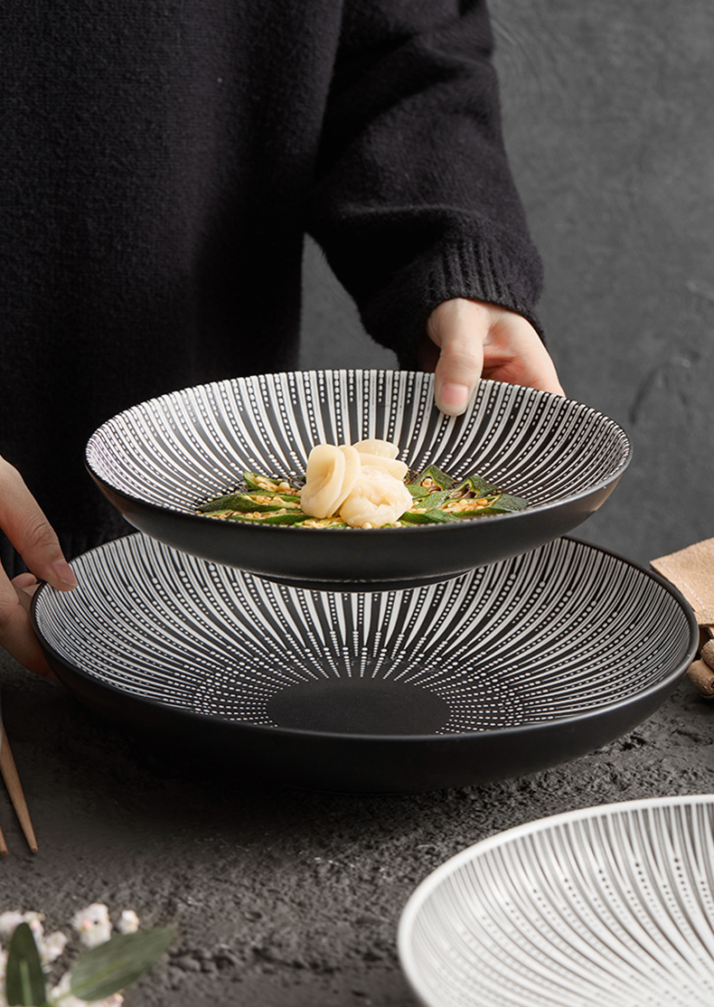 Heavyweight ceramic plate for home and professional kitchens