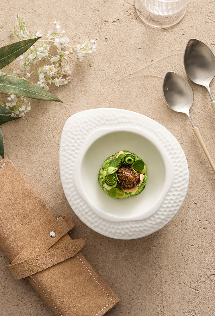 High-end ceramic oval bowl for appetizer and dessert plating