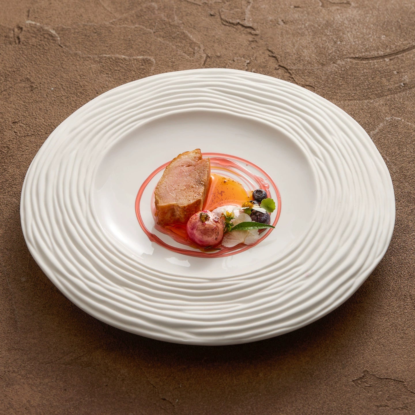 High-fired porcelain dinner plate with ripple surface