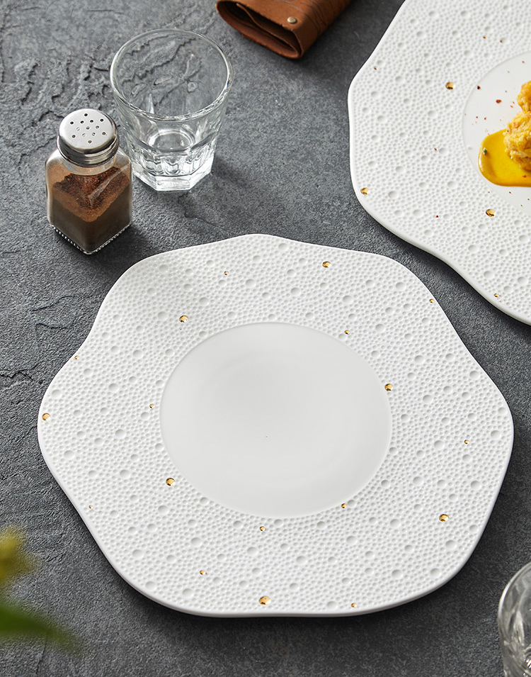 High-fired porcelain plate suitable for gourmet dishes and desserts