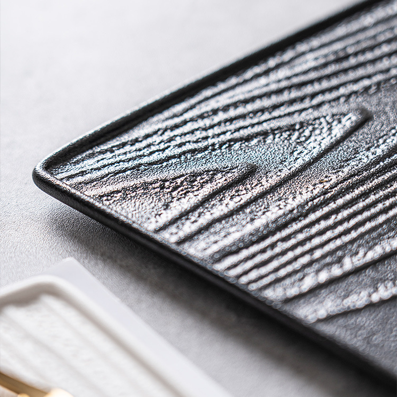 High-temperature fired ceramic plate for professional kitchens