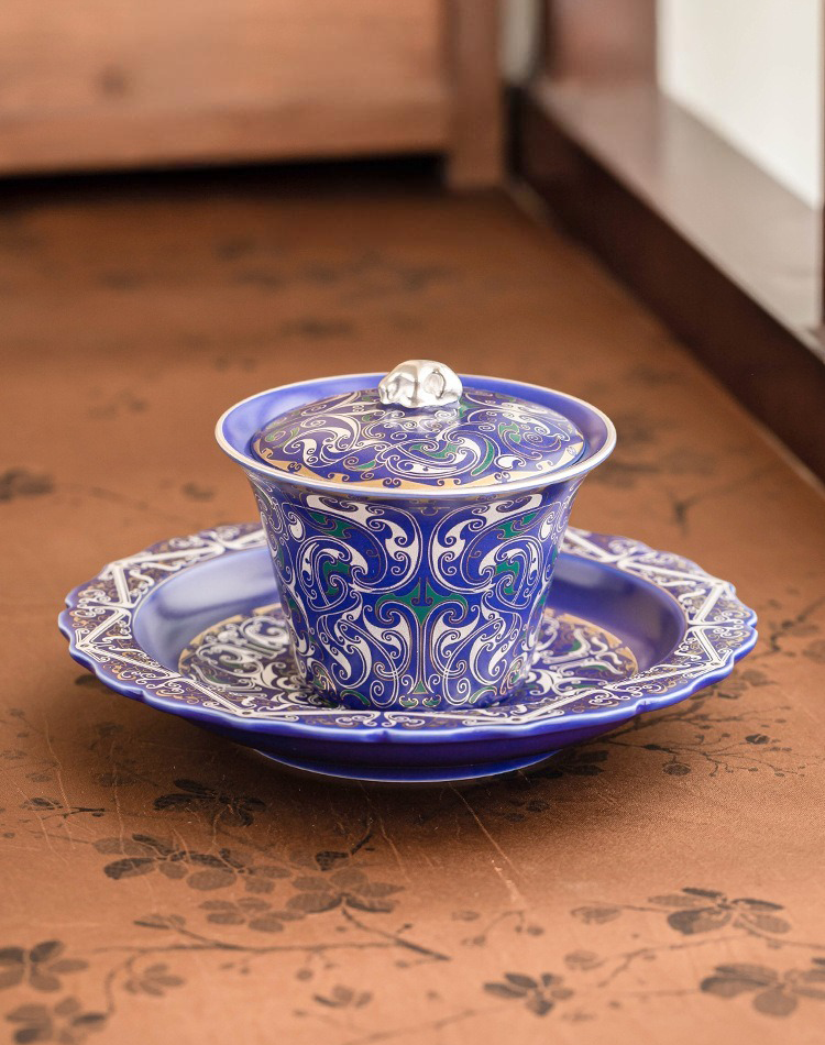 High-temperature porcelain gaiwan with intricate silver detailing