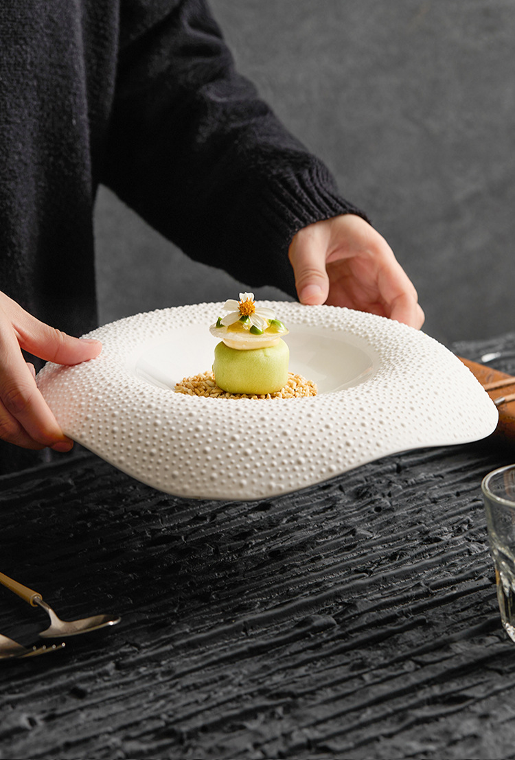 High-temperature porcelain plate with artistic texture