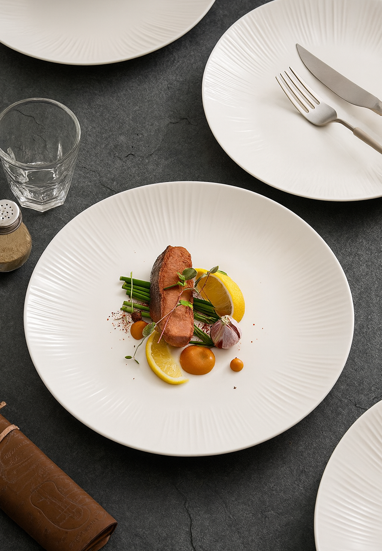 Japanese-inspired minimalist dinner plate for restaurants and hotels.