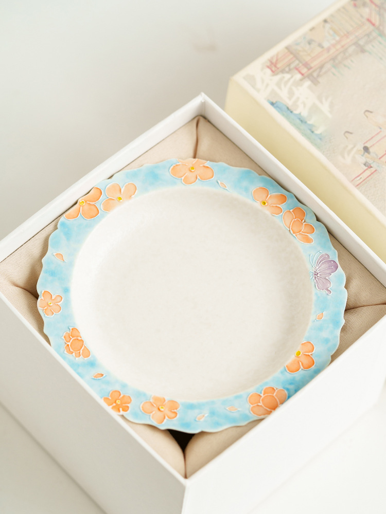 Lightweight ceramic plate suitable for fruit and pastries