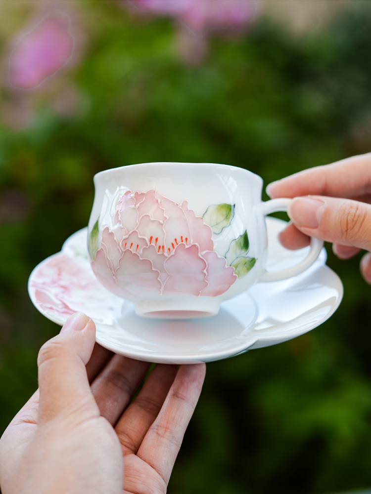Luxury gift tea set with flower-shaped cup and saucer
