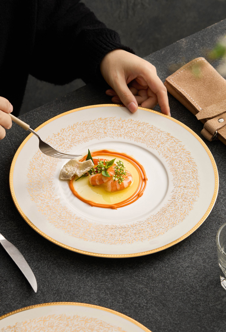 Luxury tableware gold-rim presentation plate