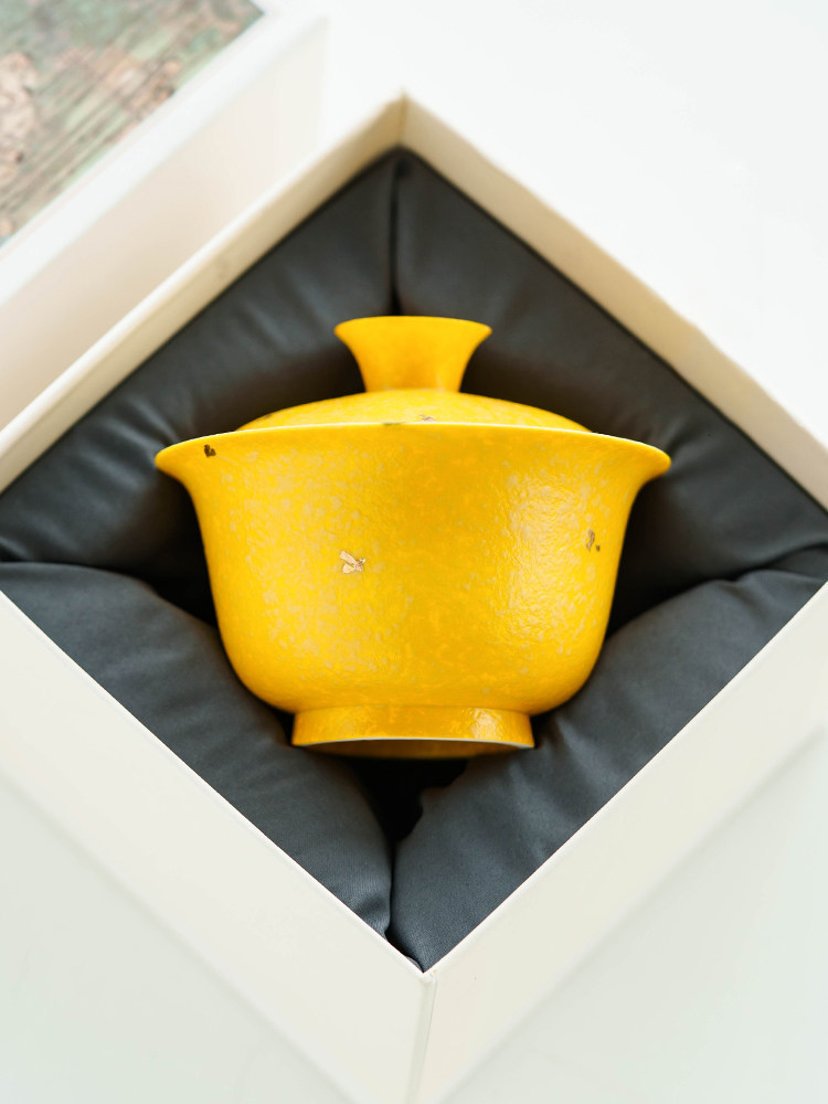 Luxury tea steeping vessel made of high-fired fine porcelain with a 110ml brewing capacity.