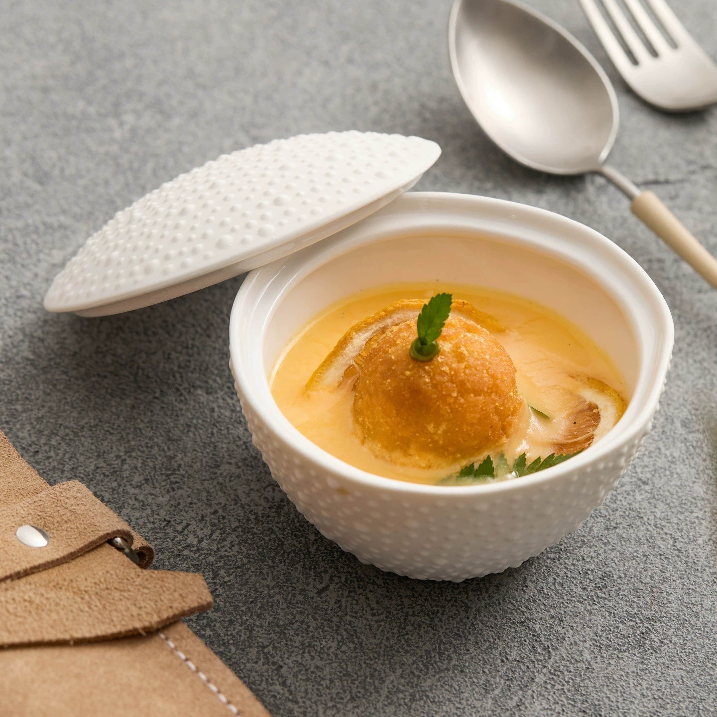 Matte ceramic bowl with lid for dessert