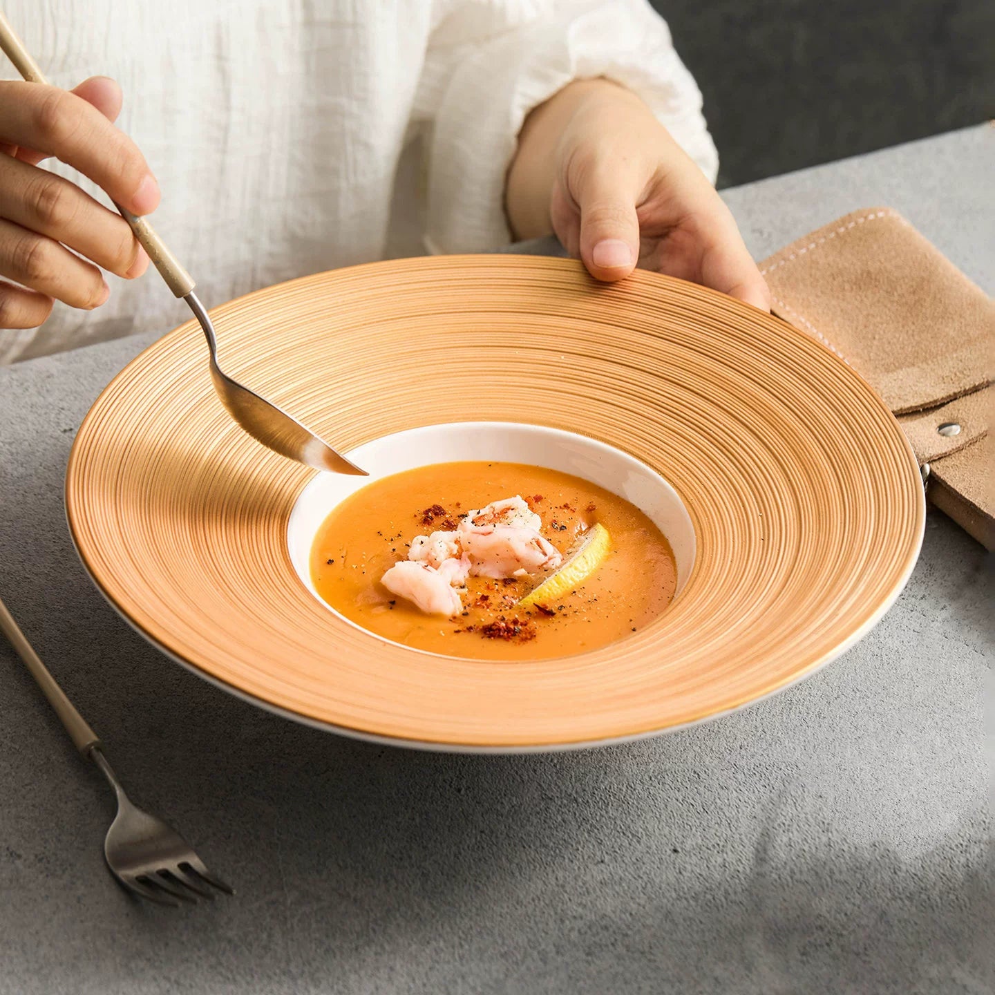 Metallic Radial Hat Plate