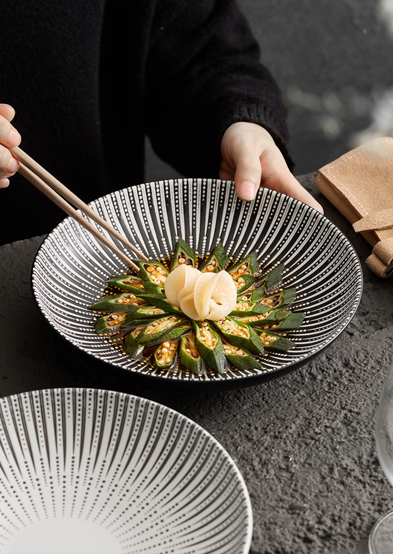 Minimalist Nordic style dinner plate for everyday use