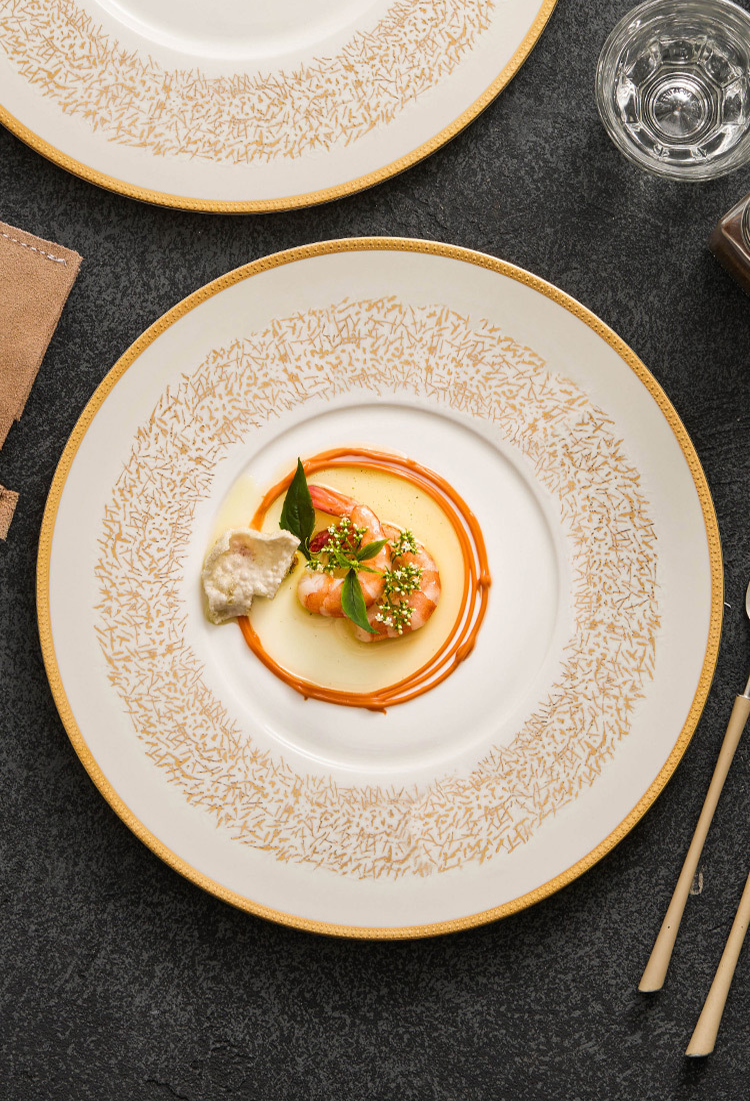 Minimalist artistic plate with gold detailing