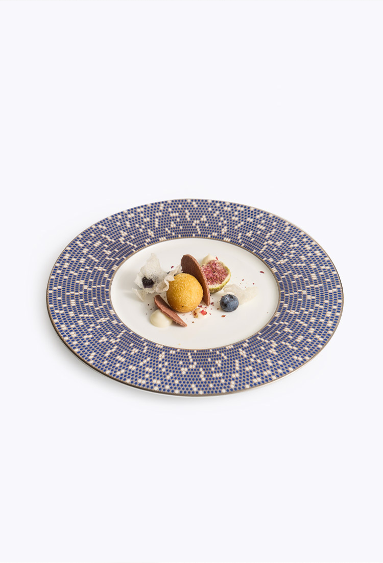 Minimalist white center plate framed by a dense, artistic mosaic border.