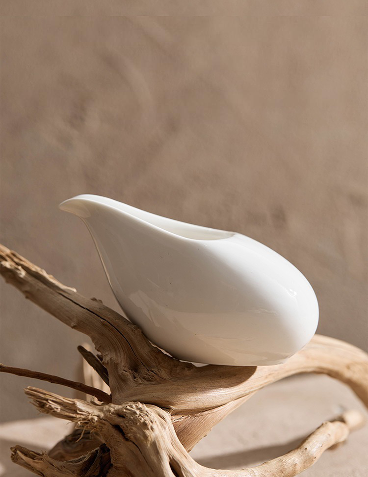 Minimalist white tableware for luxury home dining - GOSEUNG Tableware Collection.