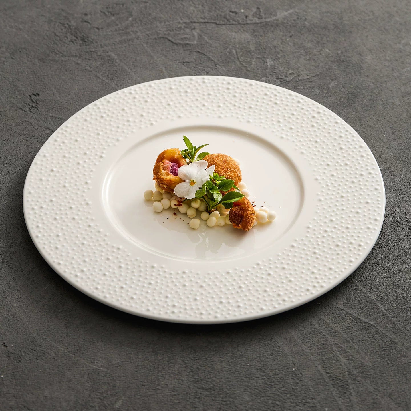 Modern 12-inch textured ceramic charger plate with a 30.9cm diameter in off-white.