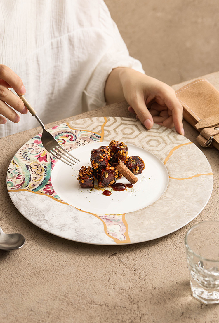 Modern kintsugi-style dinner plate with mixed-pattern design by GOSEUNG