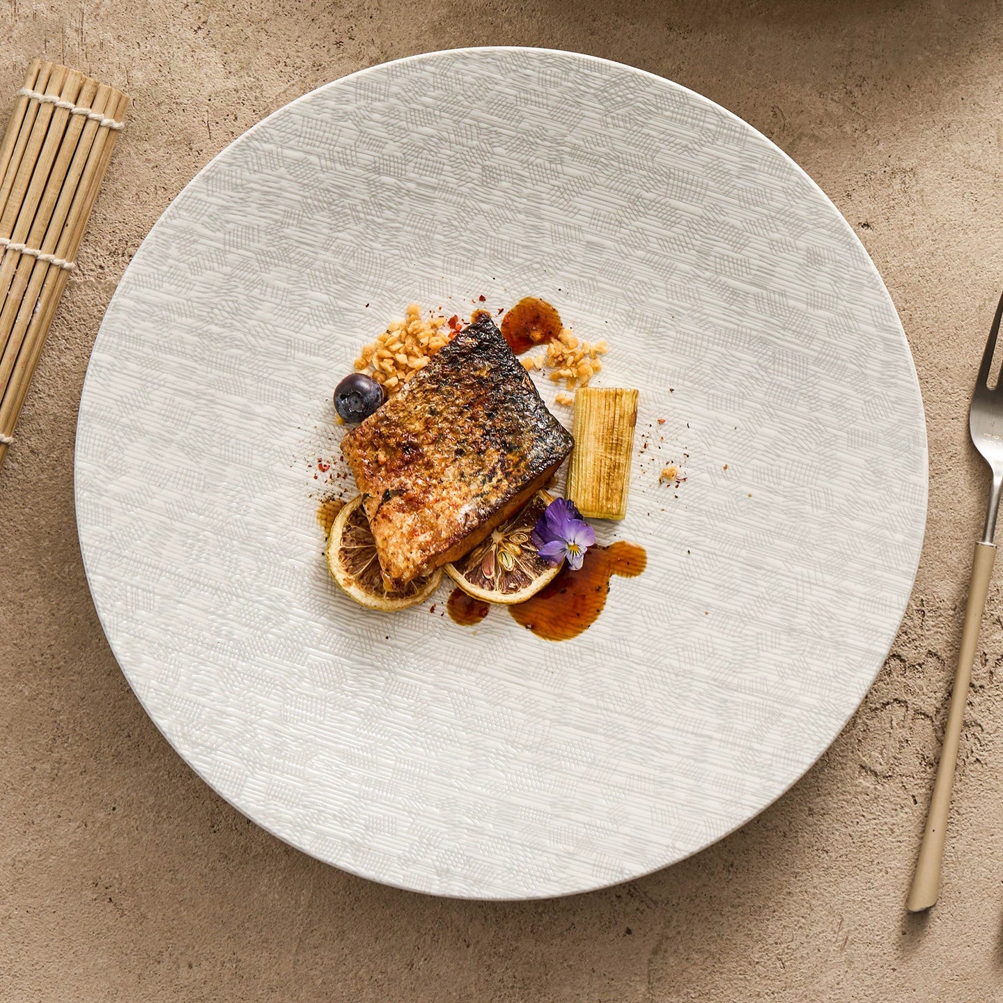 Modern shallow plate with linear textured surface for gourmet plating
