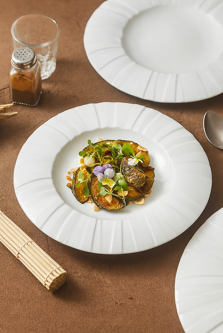 Origami pattern ceramic plate for stylish food presentation