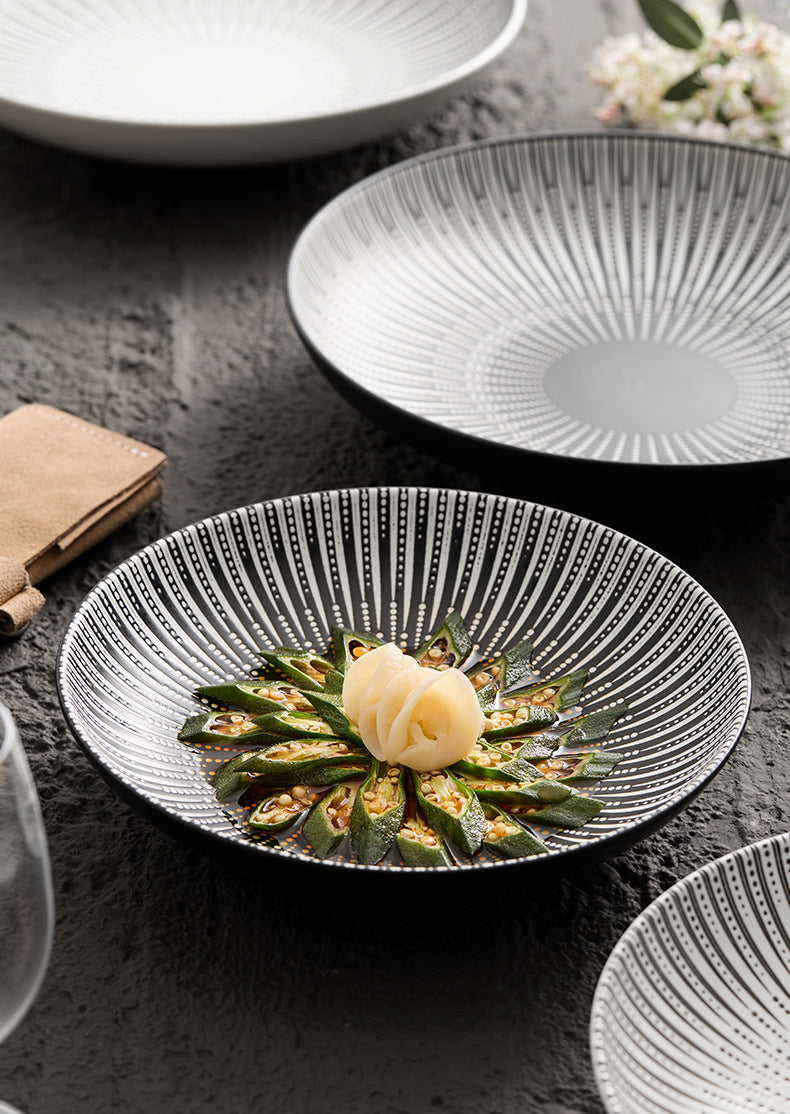 Porcelain serving plate for fine dining presentation