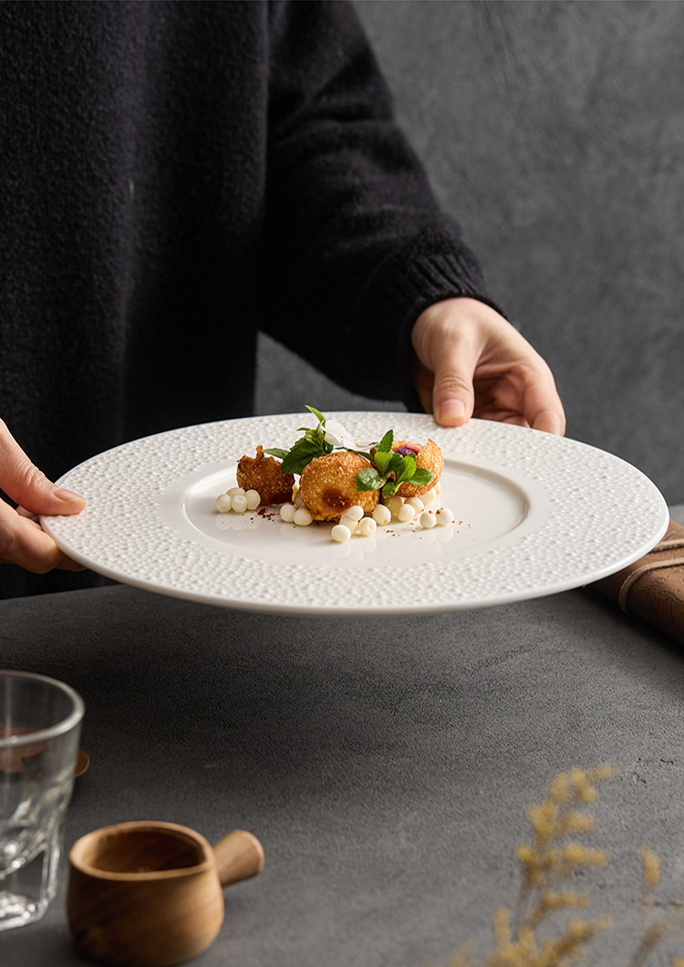 Professional 936g oversized 12-inch plating vessel for fine dining presentations.