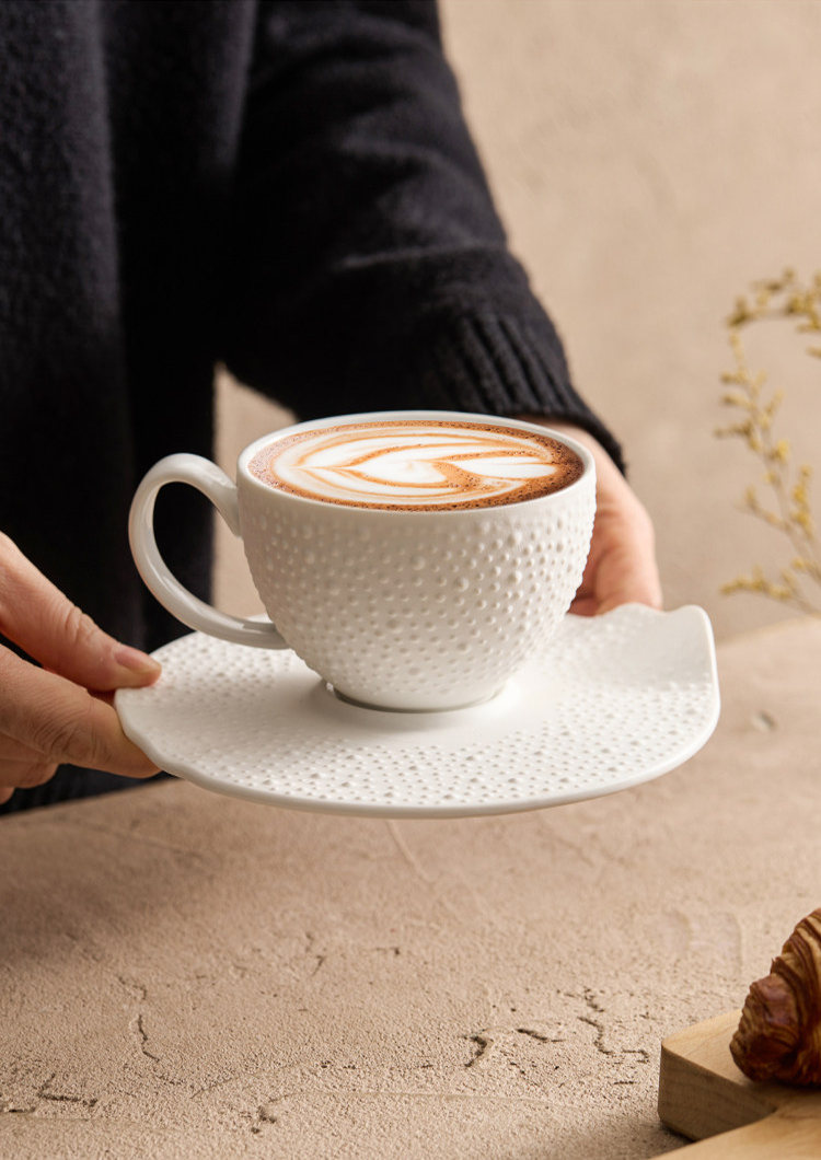 Professional grade 164ml ceramic cup for flat whites and cappuccinos.