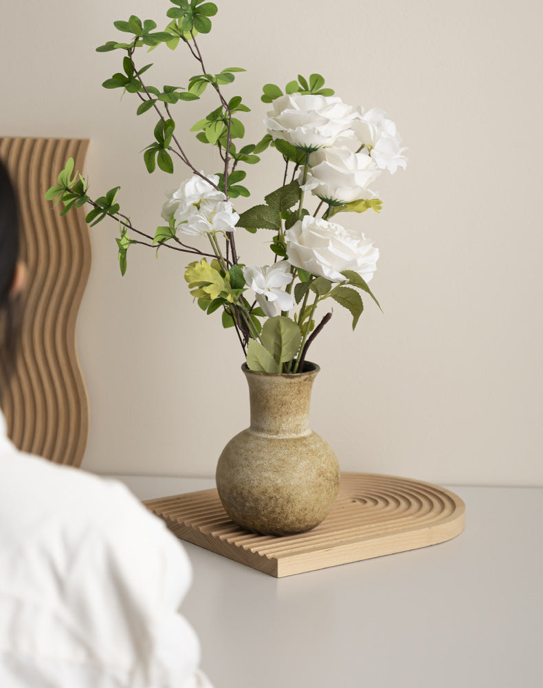 Retro style ceramic vase for entryway decoration