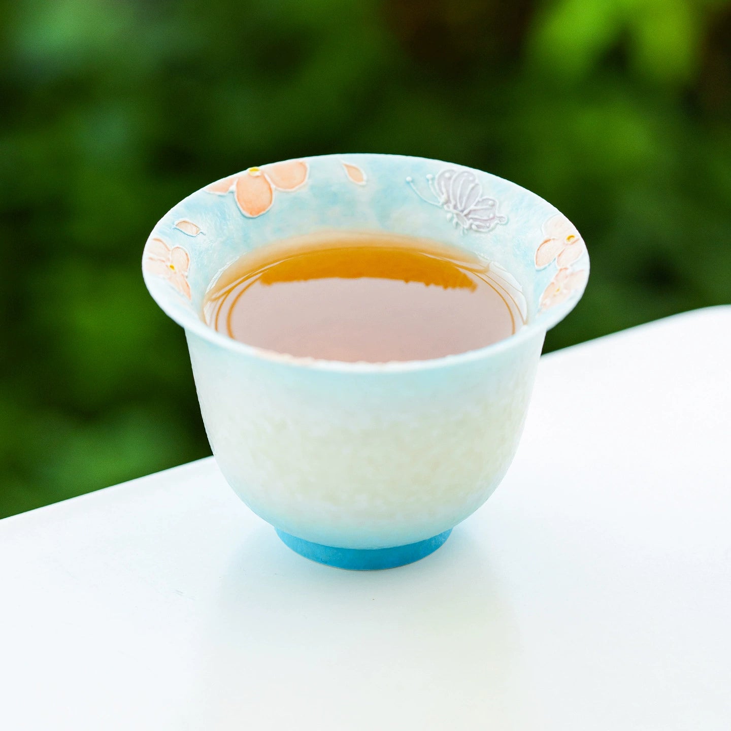 Reverse-lip ceramic tea tasting cup