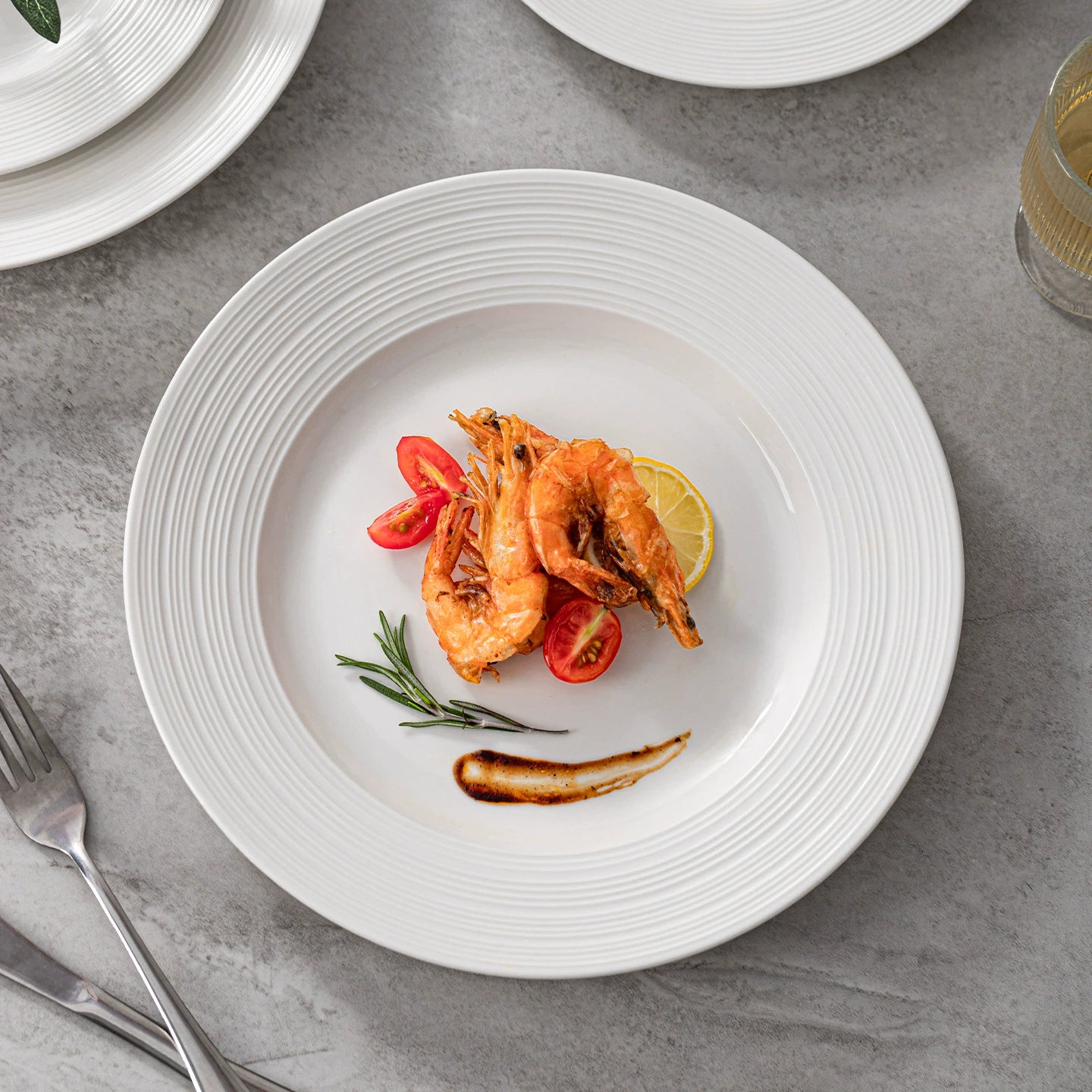 Ribbed rim shallow ceramic plate for fine dining presentation