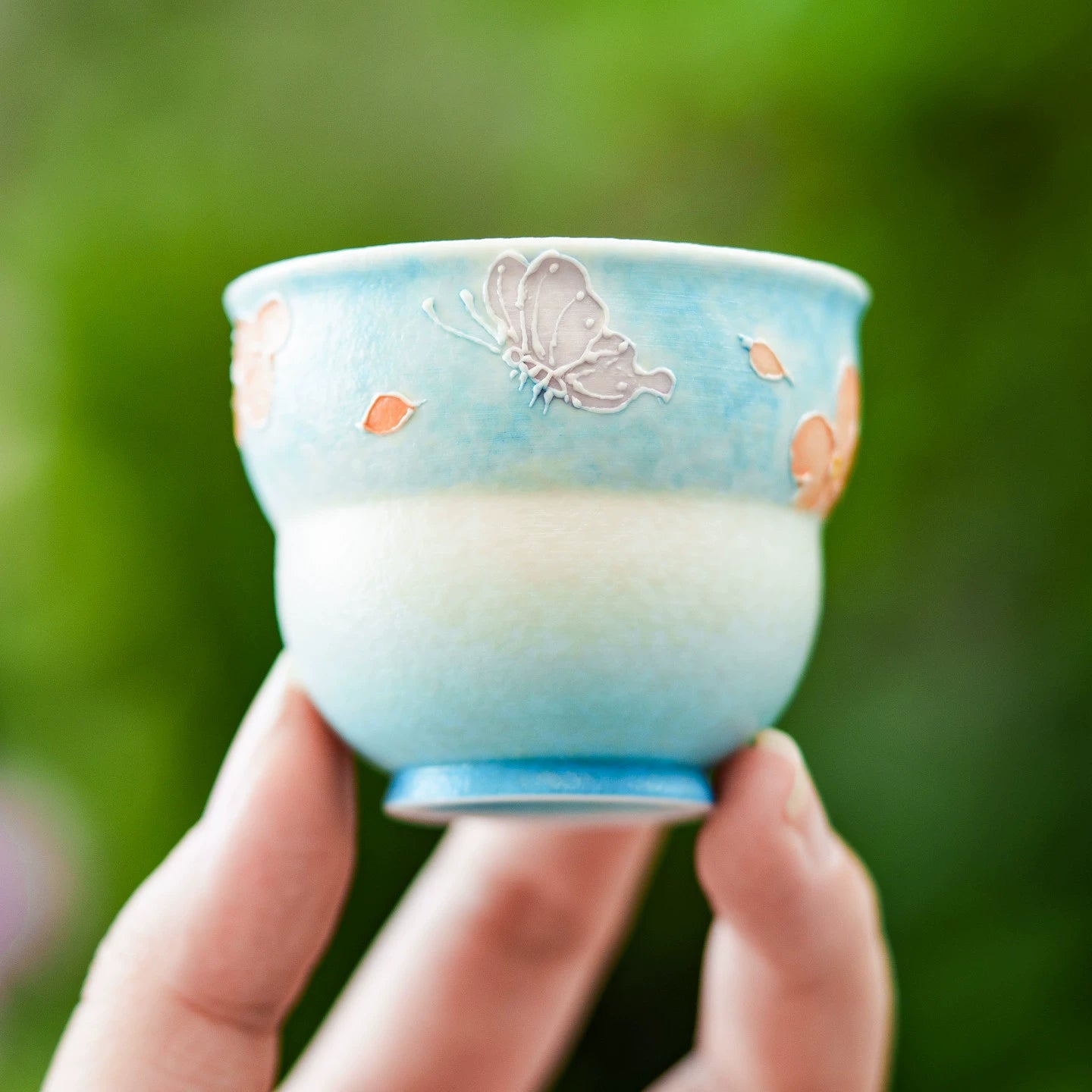 Rounded ceramic tasting cup for Kungfu tea