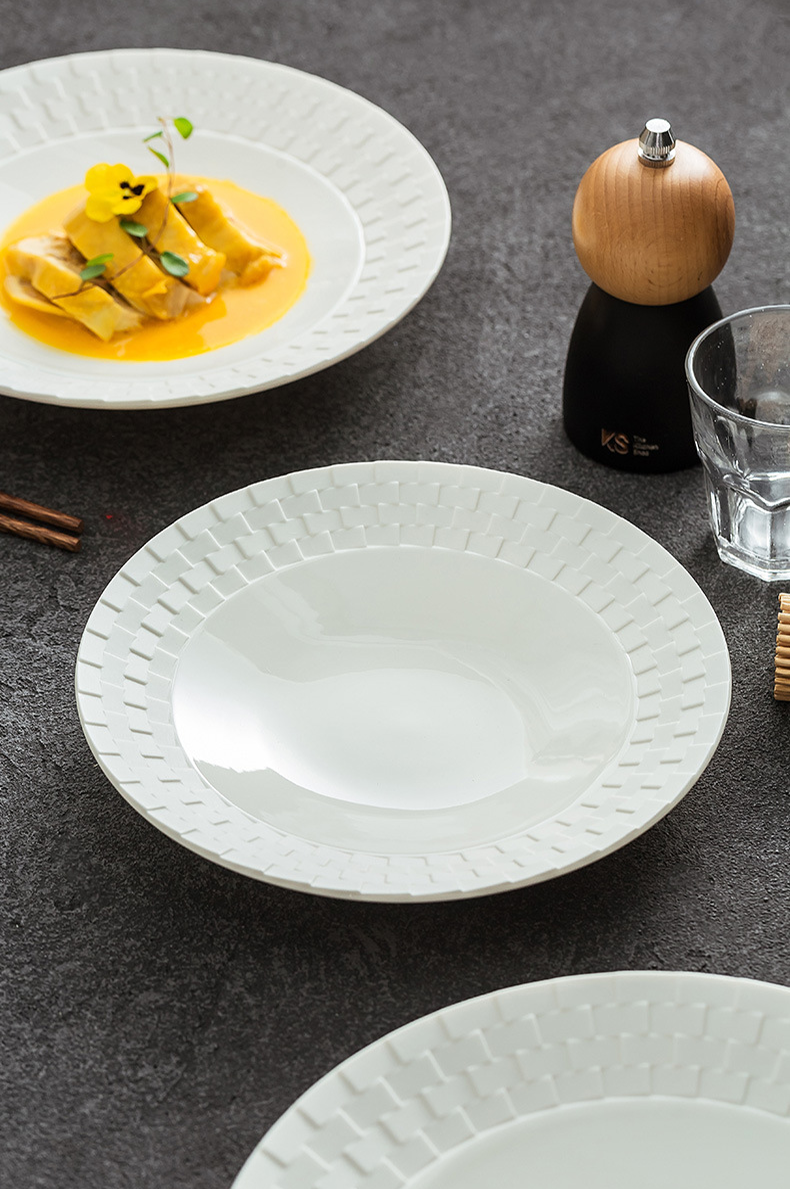 Sculptural ceramic plate ideal for restaurant-style plating
