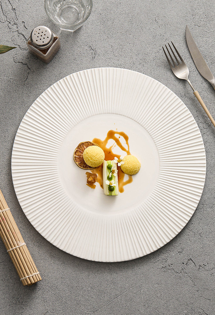 Sleek 1.5cm low-profile white ceramic dish with 16.5cm inner well.