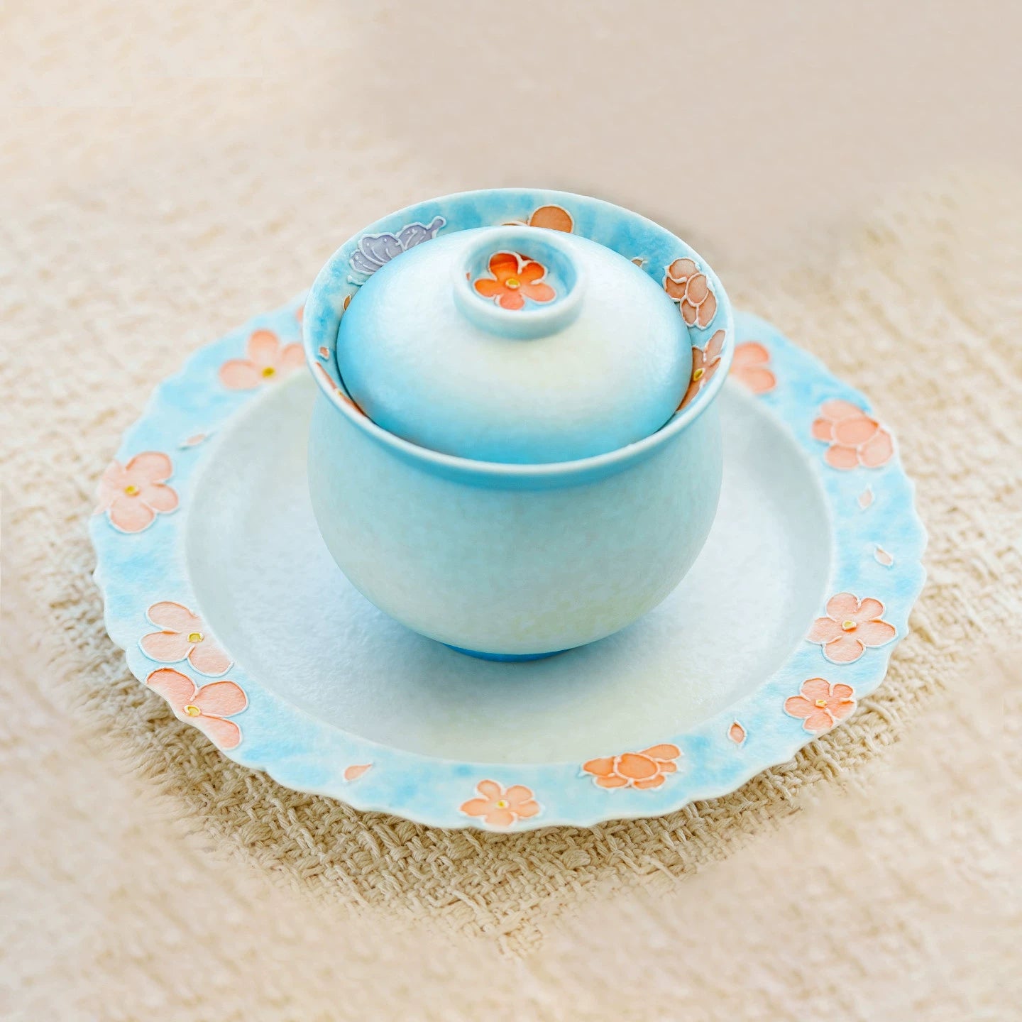 Small ceramic gaiwan ideal for gongfu tea