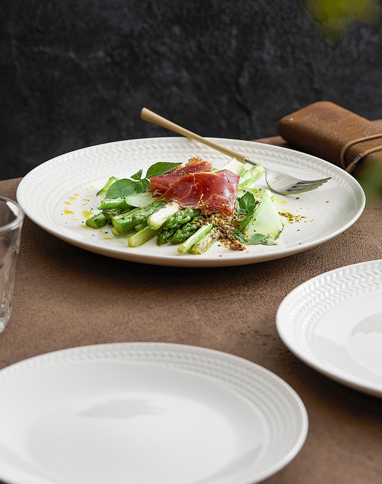 Smooth glazed ceramic plate elegant white dinnerware