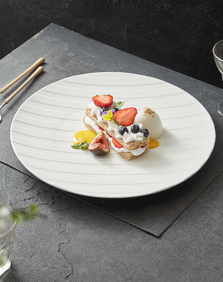 Smooth semi-gloss porcelain plate for contemporary plating