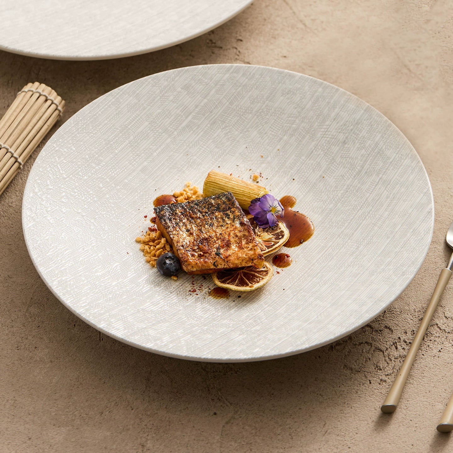 Striped-texture shallow ceramic plate for fine dining presentation