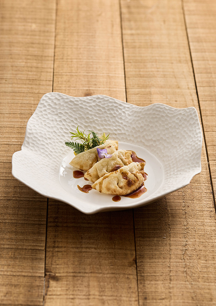 Technical dimension drawing for the Matte Lattice irregular square plate series.