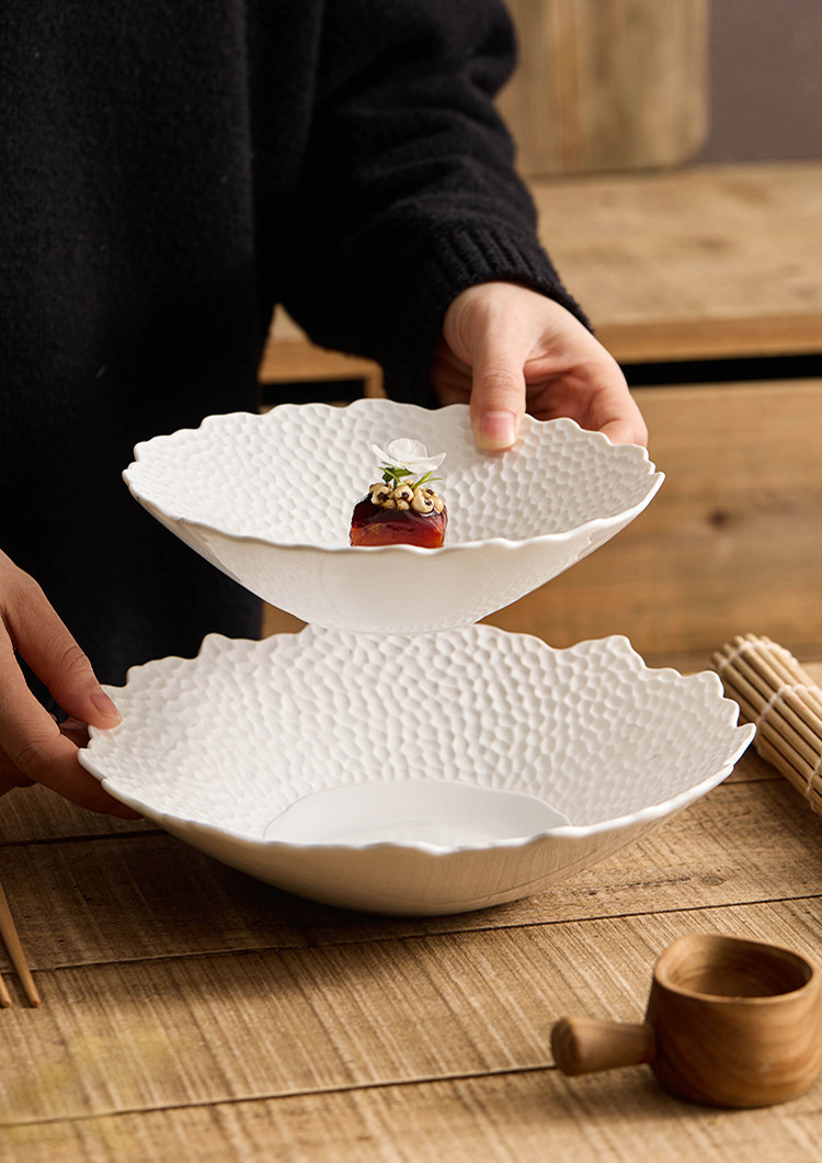 Technical dimension guide for GOSEUNG matte lattice scalloped bowls.