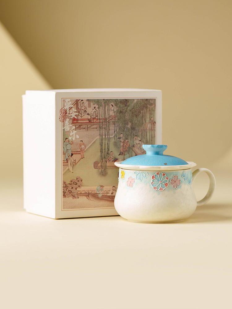 Traditional-style ceramic tea cup with full illustration gift box