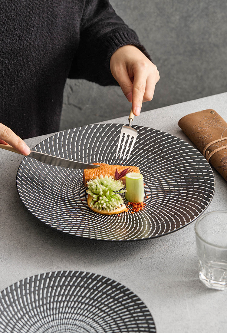 Two-size ceramic plate set for hotel table setting

