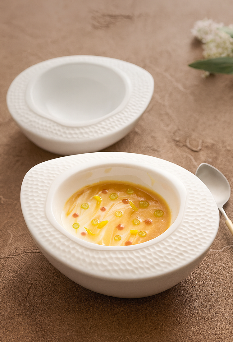 White hammered-edge ceramic bowl for fine dining service
