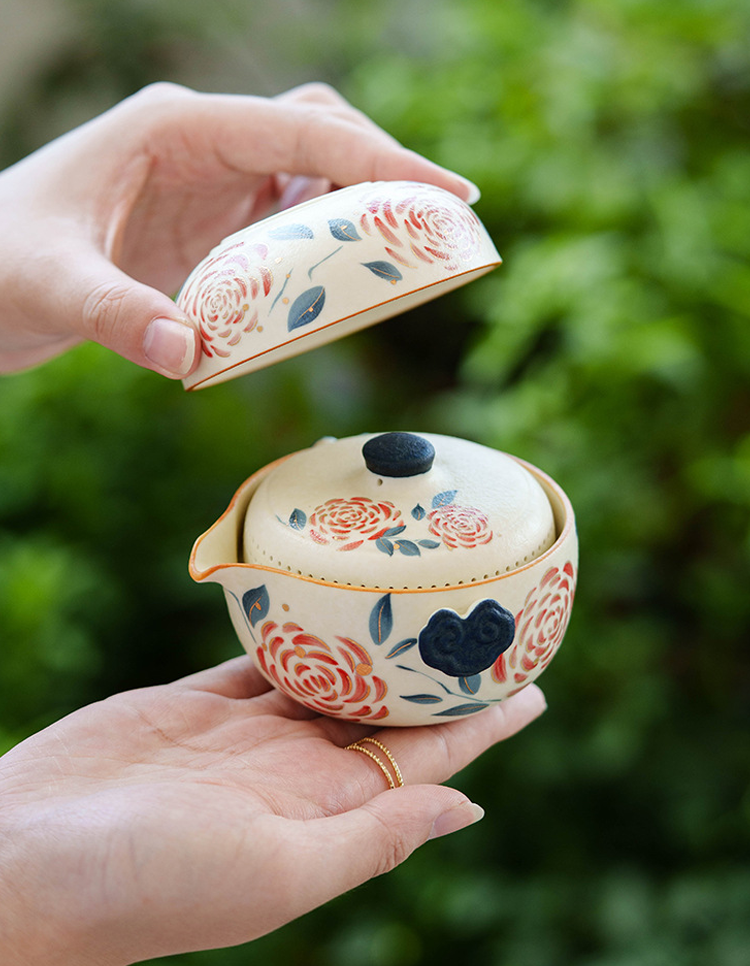 White porcelain tea kit for outdoor use