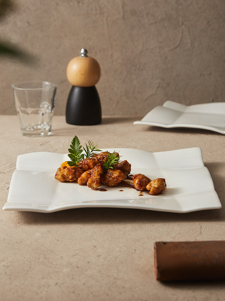 Wide flat plating surface with origami-style dimensional edges